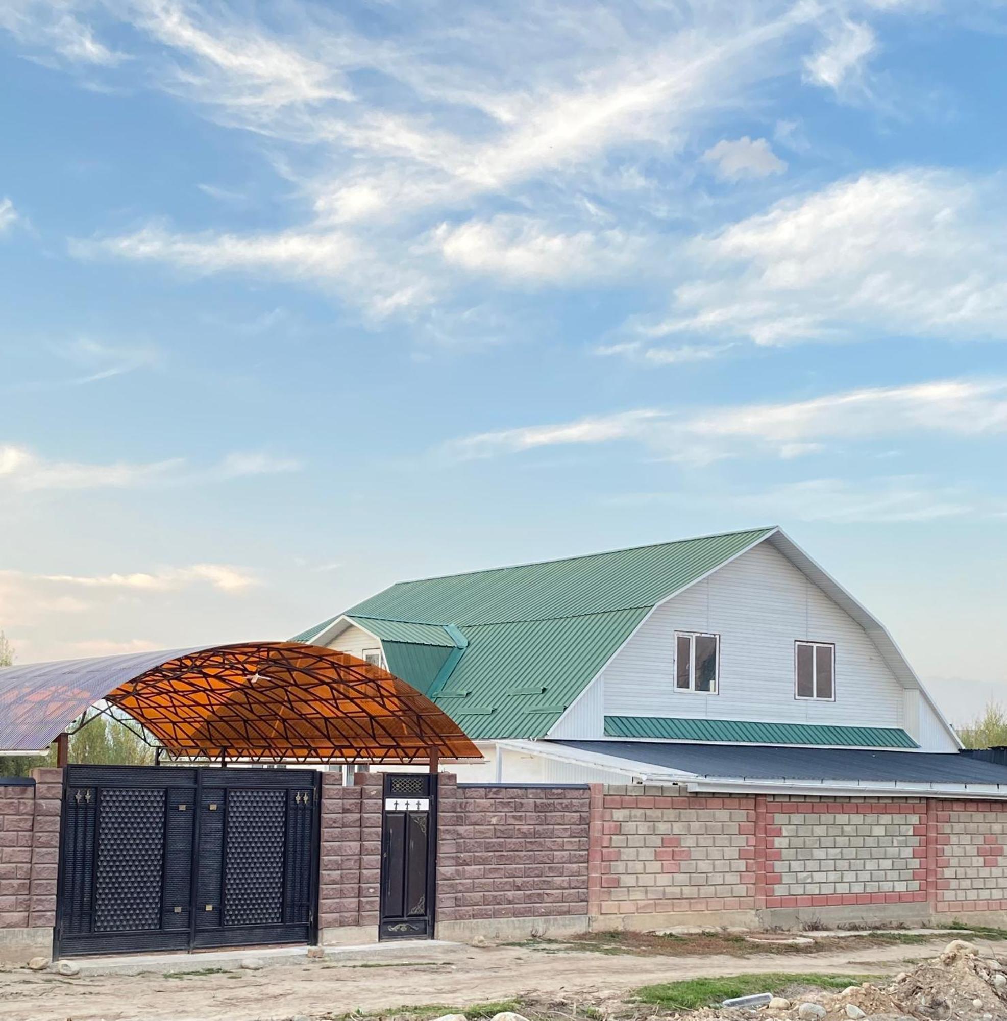 Guest House Glover Каракол Екстер'єр фото
